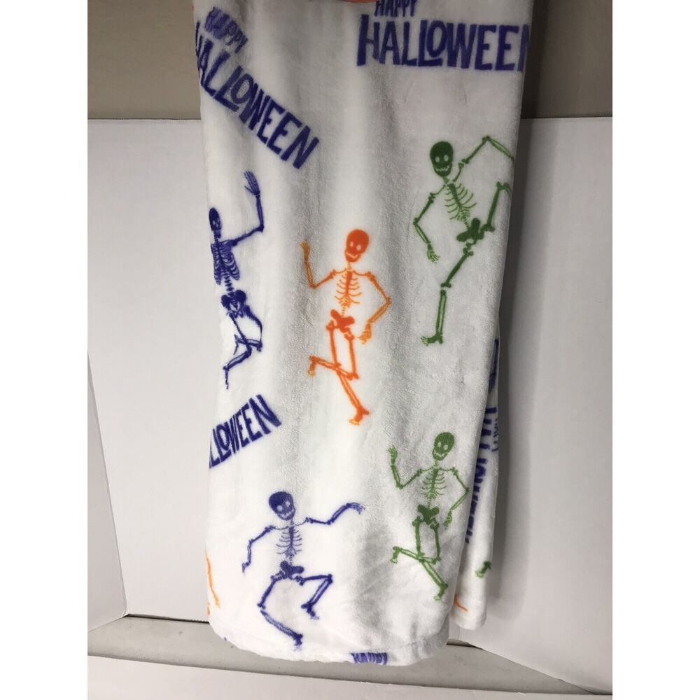 Skelton White Throw Blanket‎ Happy Halloween Festival NEW With Tag Soft 50”x70” - Picture 4 of 6